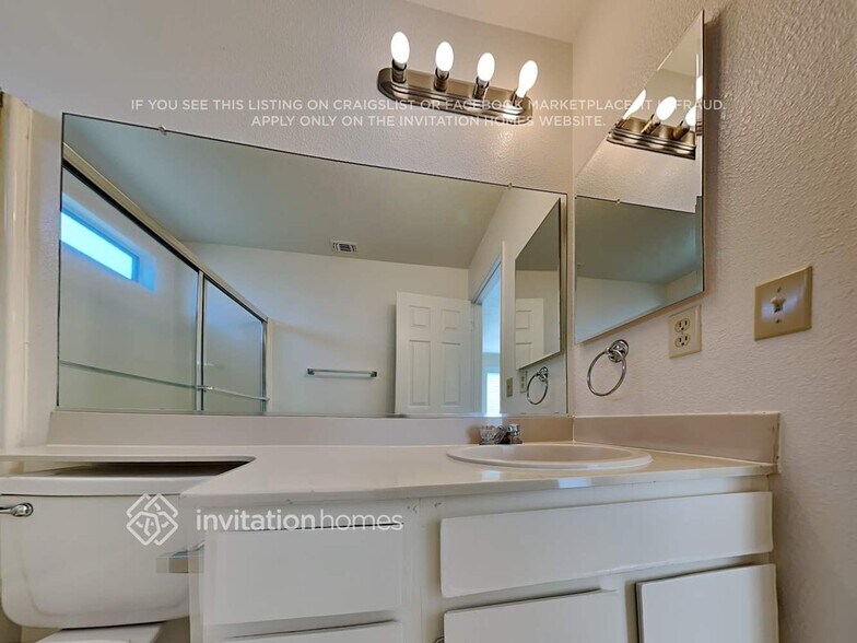 Building Photo - 844 Tranquil Ln