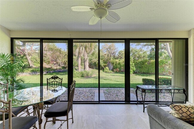 Building Photo - 3946 Wilshire Cir E