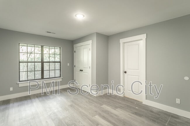 Building Photo - 845 Donaldson Rd