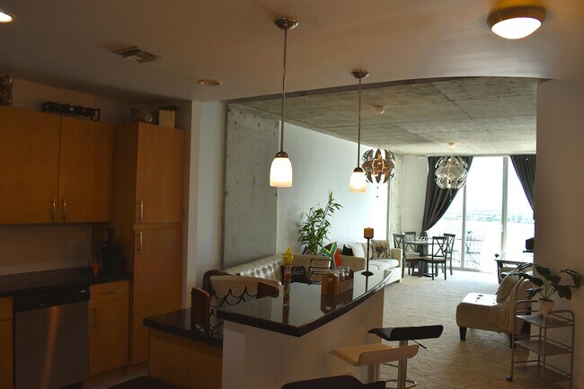 Building Photo - 300 S Australian Ave