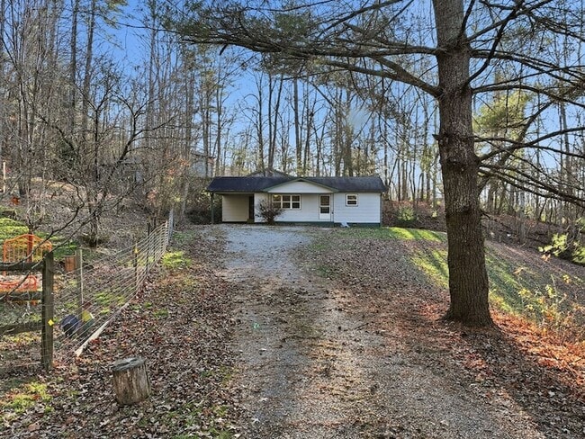 Building Photo - 46 James Dr