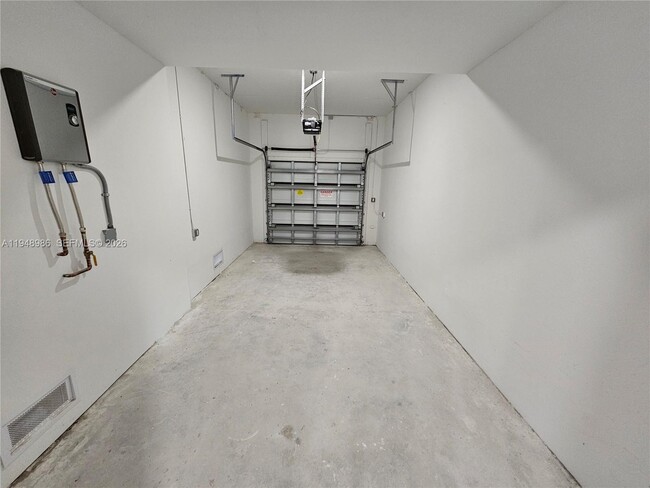 Building Photo - 215 NW 13th Pl