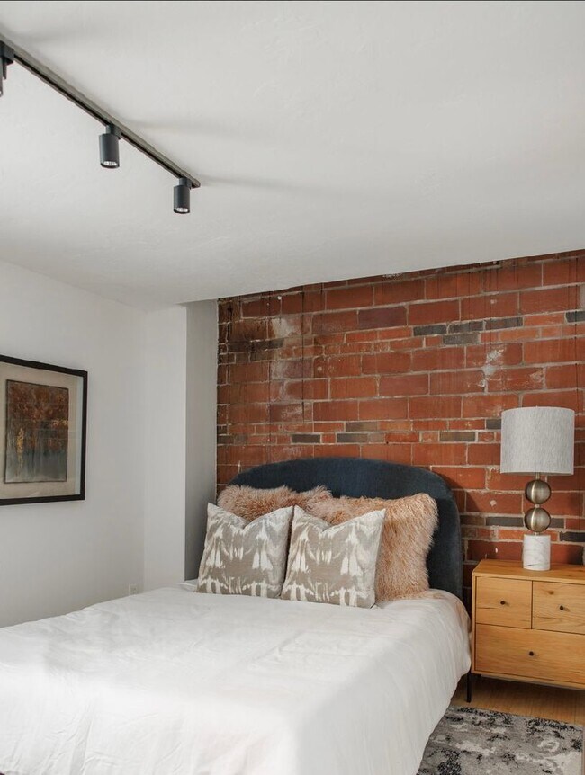 Building Photo - One bedroom loft in Midtown OKC!