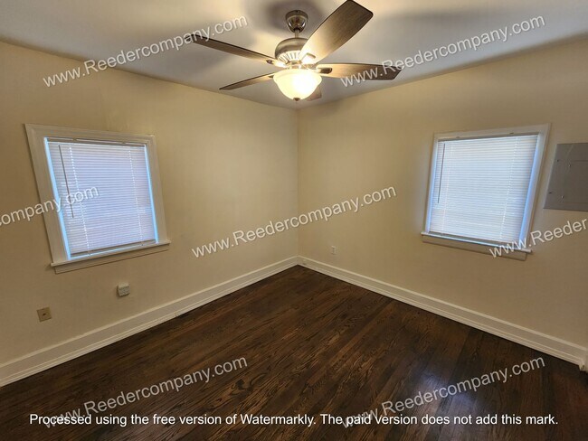 Building Photo - 3 bedroom 1 bathroom house in Munster with 2.5 car garage!