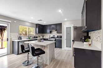 Building Photo - Cozy Furnished 3bed 3bath l Near Southern Highlands
