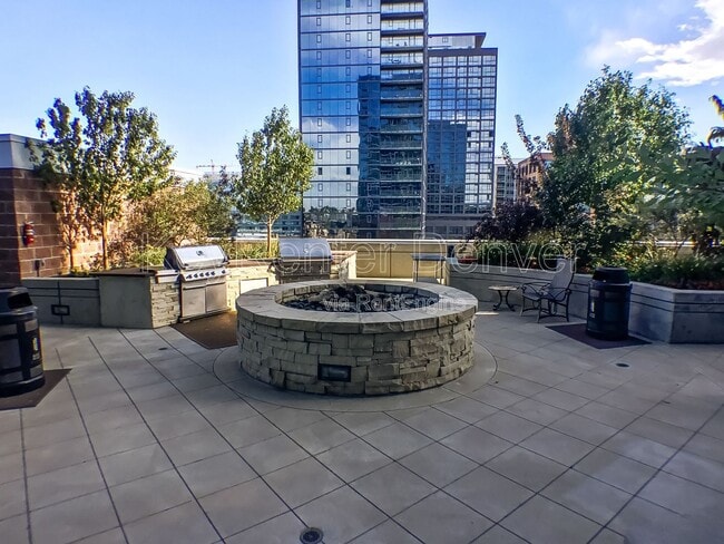 Building Photo - 1700 Bassett St