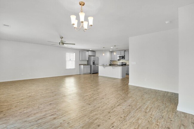 Building Photo - Bright & Spacious 4-Bedroom Home in Savannah’s Godley Park