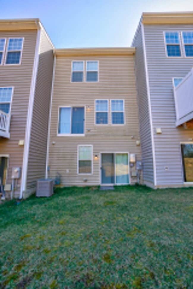 Building Photo - UPSCALE 3 BEDROOM 3.5 BATH HOME IS AVAILABLE NOW IN UPPER MARLBORO!