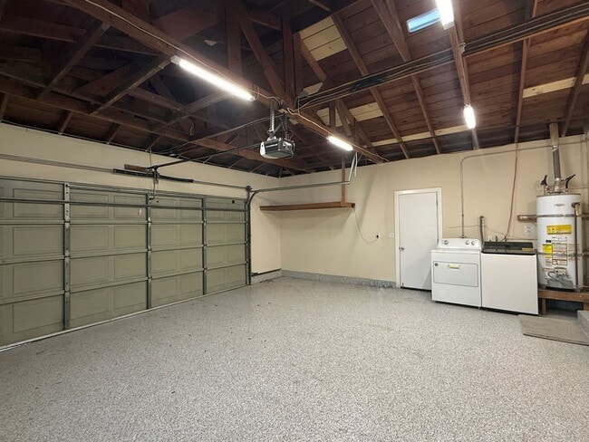 Building Photo - $3990 / 4 BR at a Prime Fremont Location!