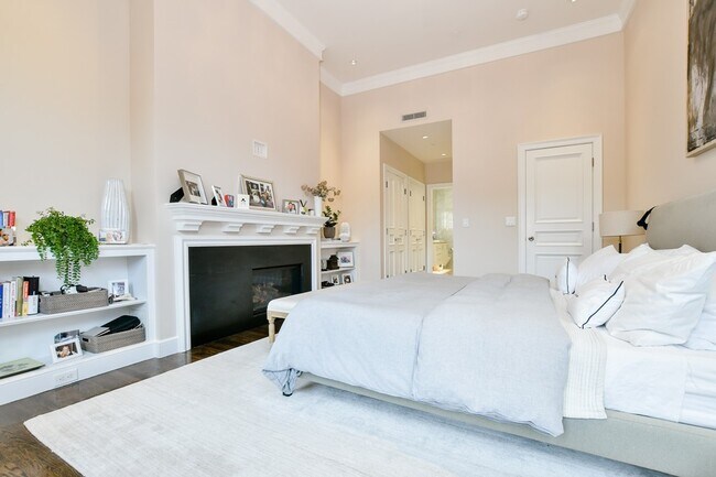 Building Photo - 298 Beacon St