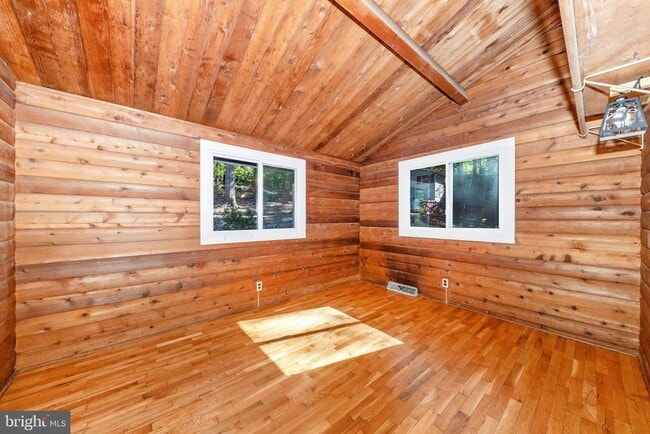 Building Photo - 305 Highview Rd