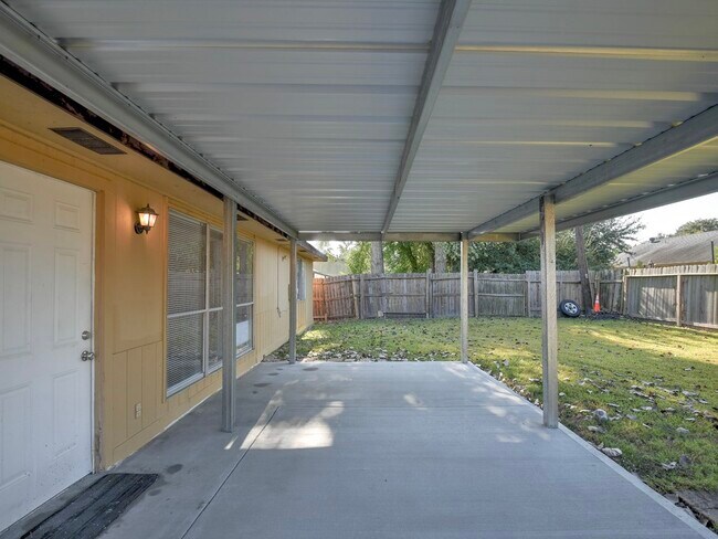 Building Photo - 1934 Feather Ridge Dr