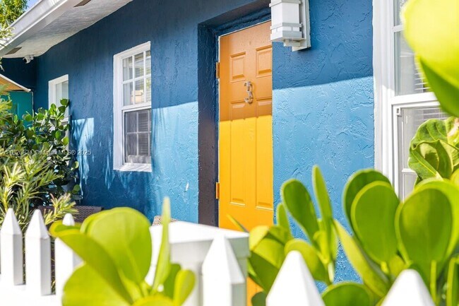 Building Photo - 811 Tequesta St