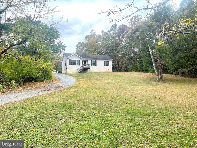 Building Photo - 494 Coster Rd