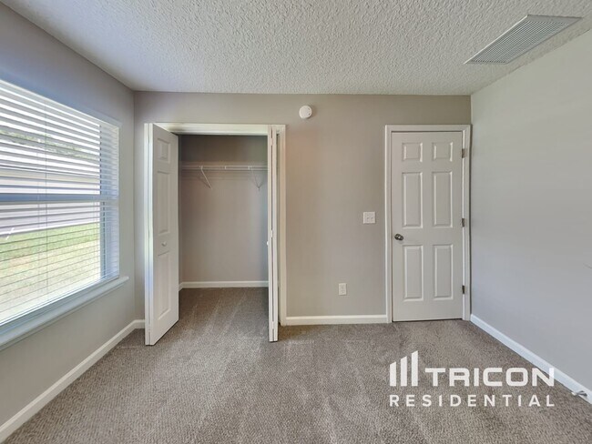 Building Photo - 11707 Deep Springs Dr N