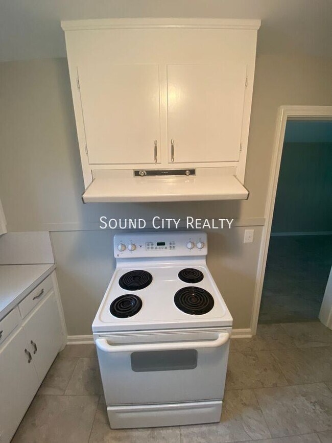 Building Photo - 265 Sunrise Ave