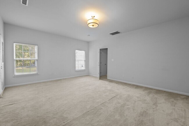 Building Photo - Spacious 3-Story End-Unit Townhome Near RTP