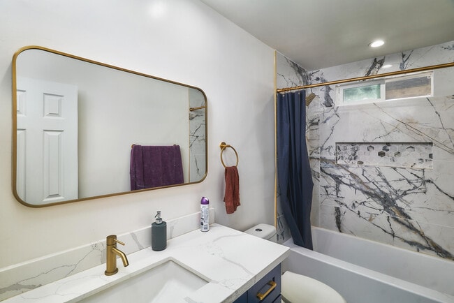 Building Photo - 51700 Avenida Martinez