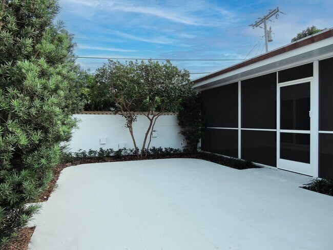 Building Photo - 136 Yacht Club Dr
