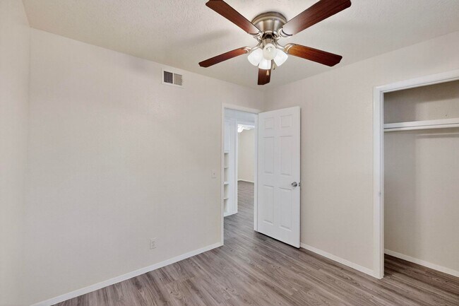 Building Photo - NE House 3/bd 1.75/ba 1/cg
