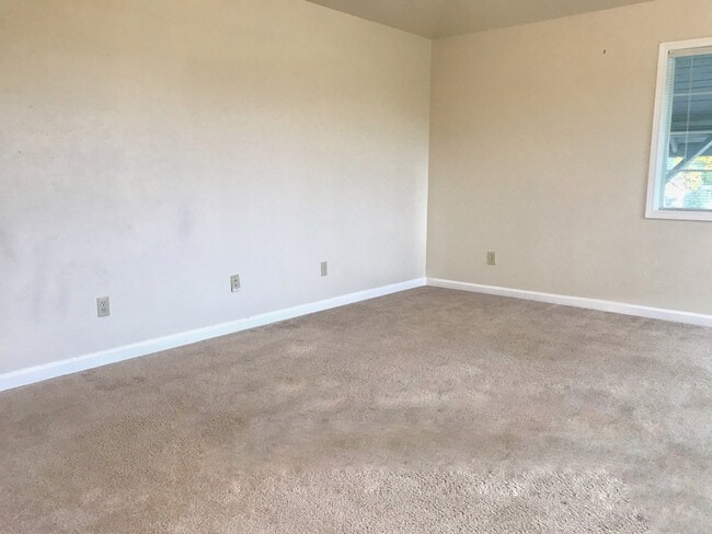 Building Photo - Updated country living