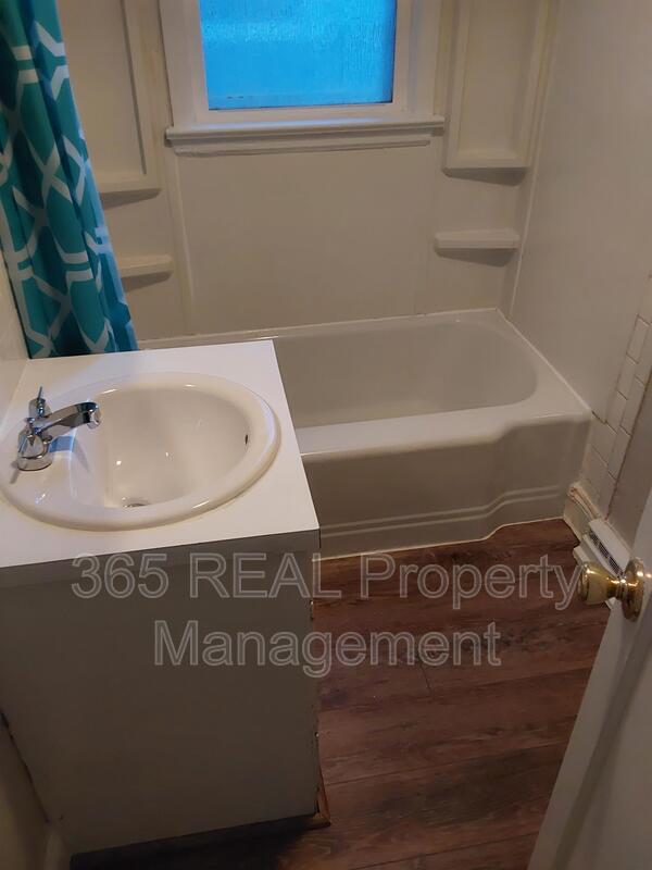 Building Photo - 1431 11 Street, Unit 1/2