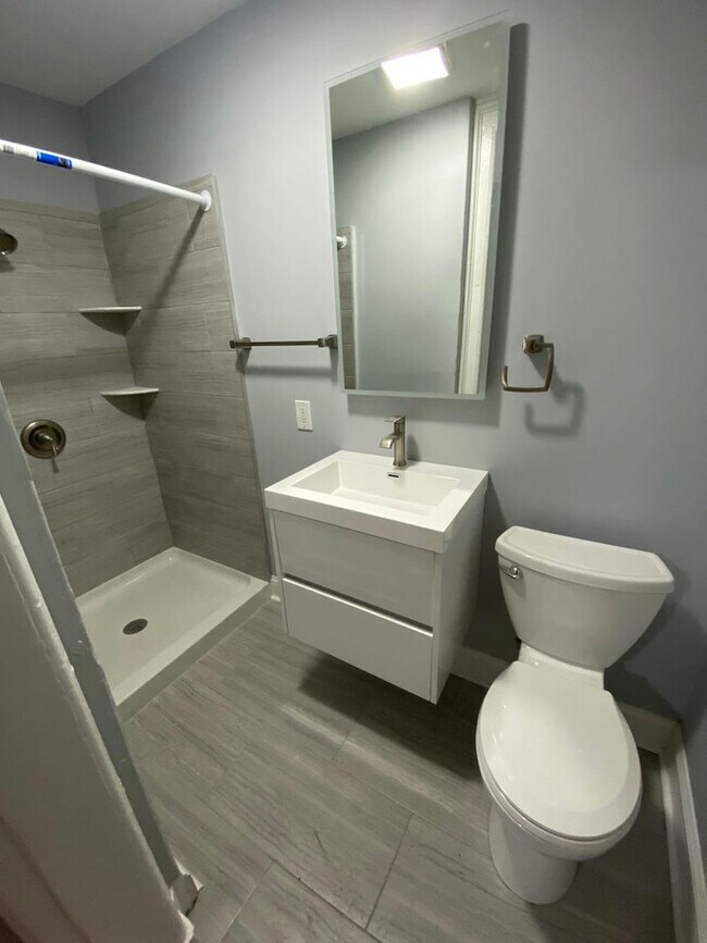 Building Photo - 378 Orchard St