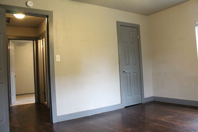 Building Photo - Spacious House for Rent in the Heart of Tu...