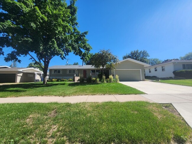 Primary Photo - Spacious 5-Bedroom Home Near McKennan Park