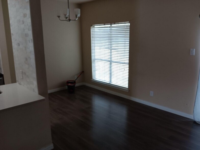 Building Photo - 7025 Hemlock Ave