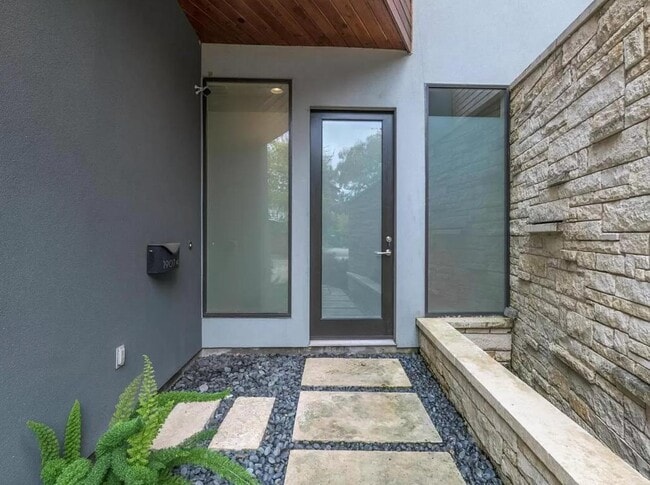 Building Photo - 1907 W 30th St