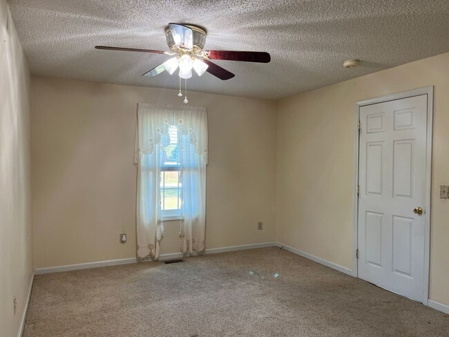 Building Photo - Available Now: 3/2 in Woodruff!