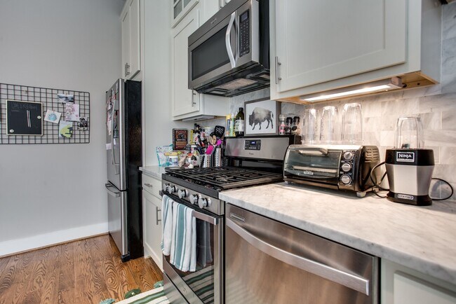 Building Photo - Marvelous Modern Mt Vernon Two-Bedroom!