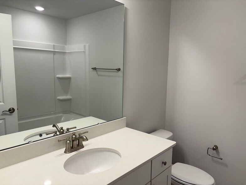 Building Photo - 124 Abbots Mill Dr