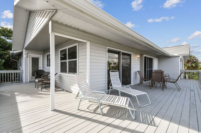 Building Photo - 7745 Manasota Key Rd