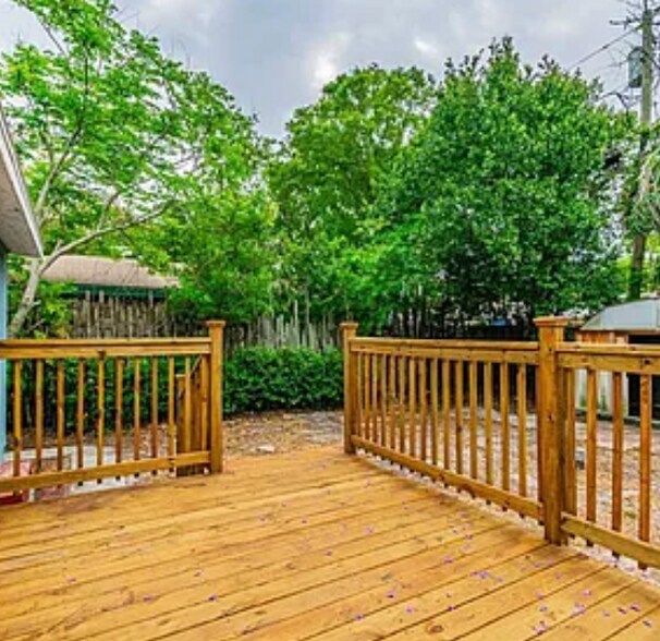 Building Photo - 1471 Park St