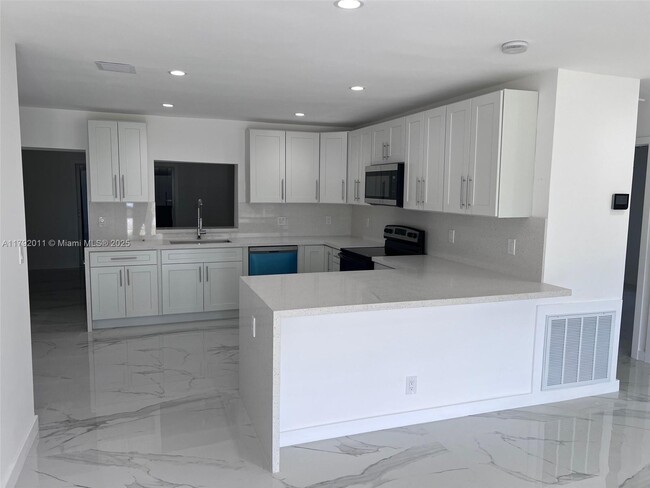 Building Photo - 431 NE 58th Ct