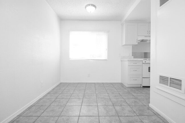 Building Photo - 12835 10th St