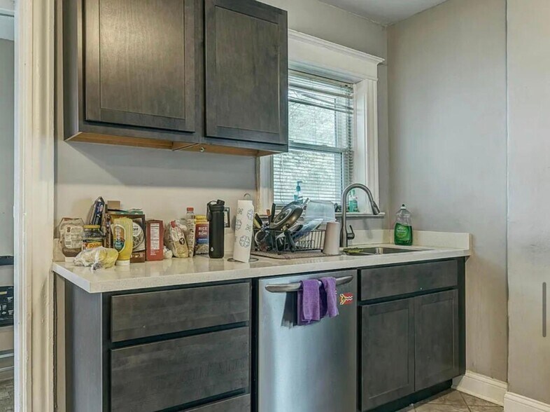 Building Photo - 6415 Cates Ave