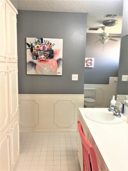 Building Photo - 2405 Stutz Plz