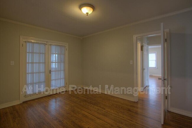 Building Photo - 1133 S Oswego Ave