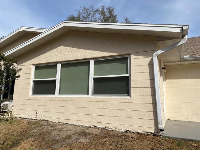 Building Photo - 8666 SW 92nd Ln