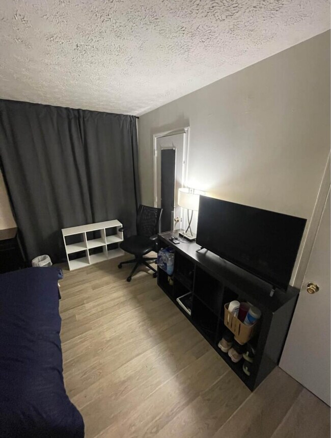 Building Photo - 877 Beckwith St SW