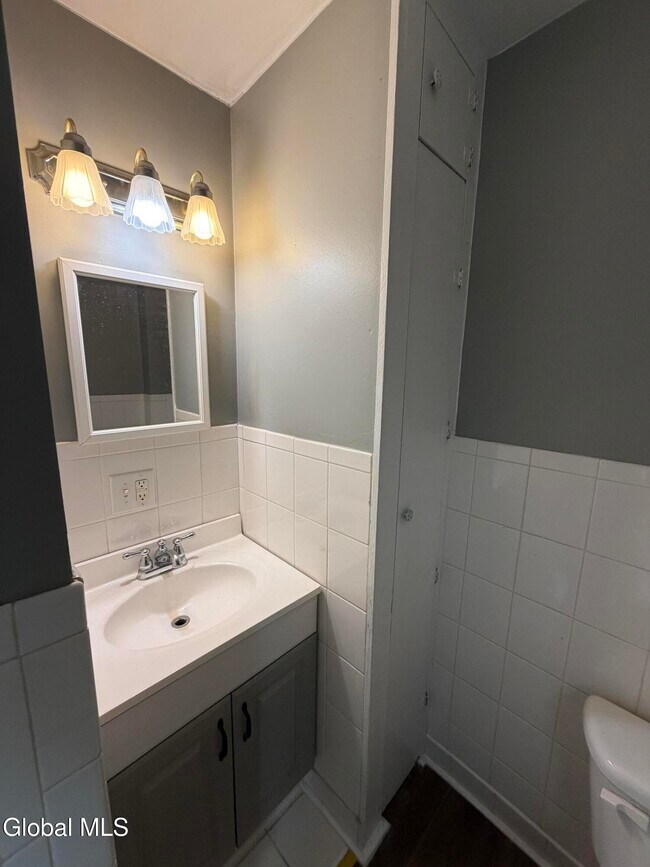 Building Photo - 102 Main Ave