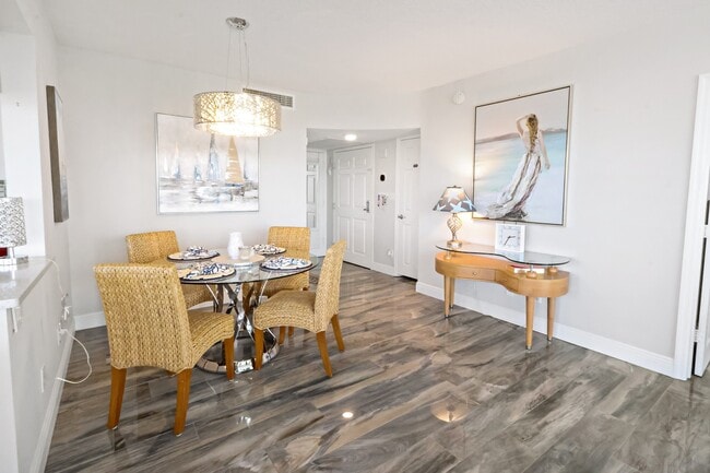 Building Photo - 3554 Ocean Dr
