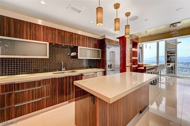 Building Photo - 3750 S Las Vegas Blvd