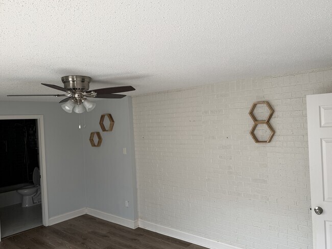 Building Photo - 1159 Echles St