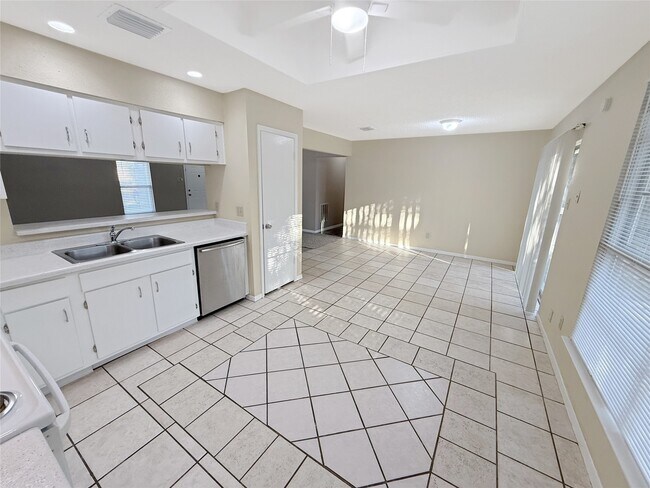 Building Photo - 14411 Cypress Leaf Dr