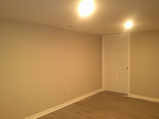 Building Photo - 211 Hickman Ave