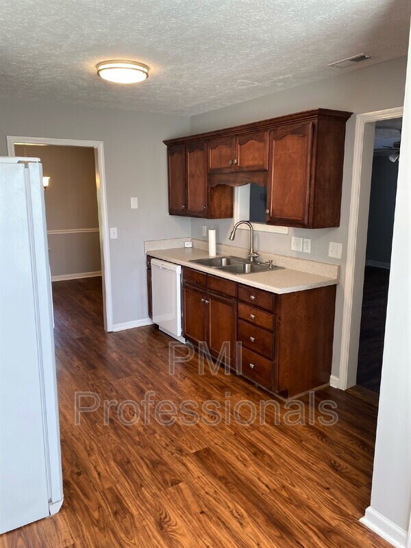 Building Photo - 3016 Florence Rd